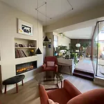 Beautiful Riverside Home, Stroll To Town, Sleeps 10, Dog Welcome 别墅