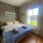 Beautiful Riverside Home, Stroll To Town, Sleeps 10, Dog Welcome 别墅 *