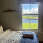 Beautiful Riverside Home, Stroll To Town, Sleeps 10, Dog Welcome 别墅 *