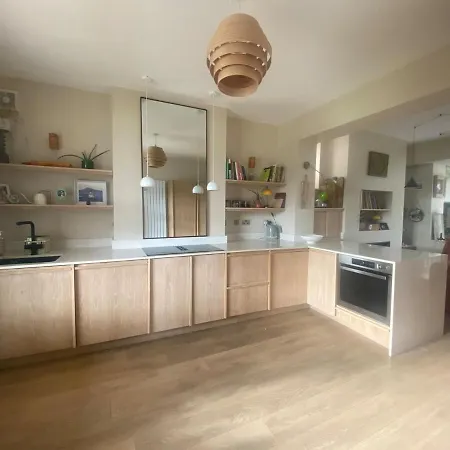 Вилла Beautiful Riverside Home, Stroll To Town, Sleeps 10, Dog Welcome
