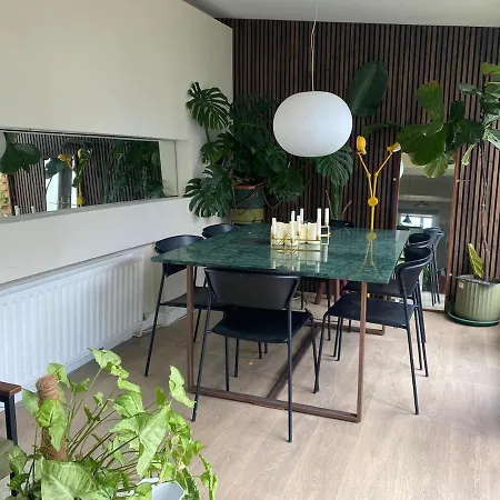 Beautiful Riverside Home, Stroll To Town, Sleeps 10, Dog Welcome Villa *