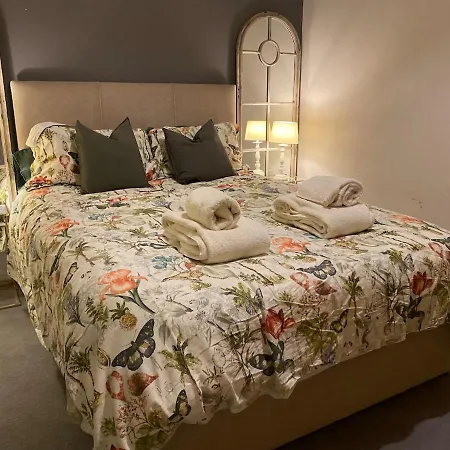 Villa Beautiful Riverside Home, Stroll To Town, Sleeps 10, Dog Welcome Newport (Mayo)