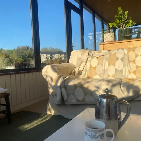 别墅 Beautiful Riverside Home, Stroll To Town, Sleeps 10, Dog Welcome *