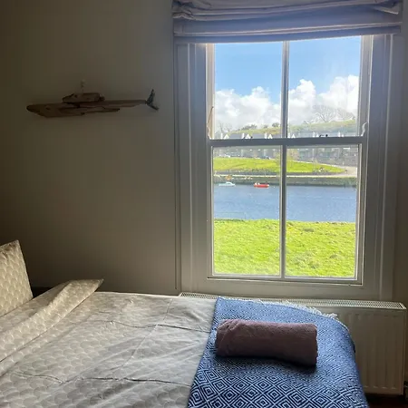 Beautiful Riverside Home, Stroll To Town, Sleeps 10, Dog Welcome Villa *
