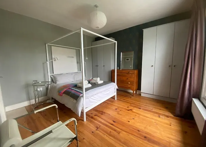 Βίλα Unique On River For 8, Option For 10 Newport (Mayo)