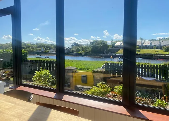 Unique On River For 8, Option For 10 Βίλα