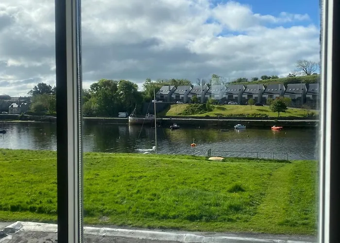 Unique On River For 8, Option For 10 * Newport (Mayo)